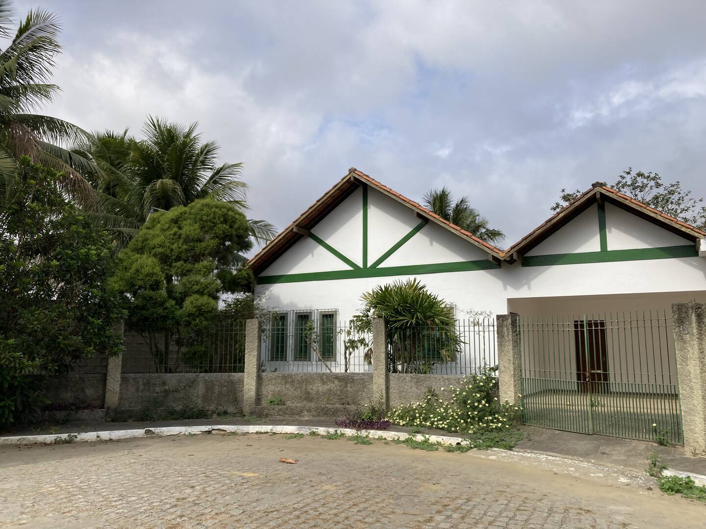 Casa para alugar com 5 quartos, 120m² - Foto 1